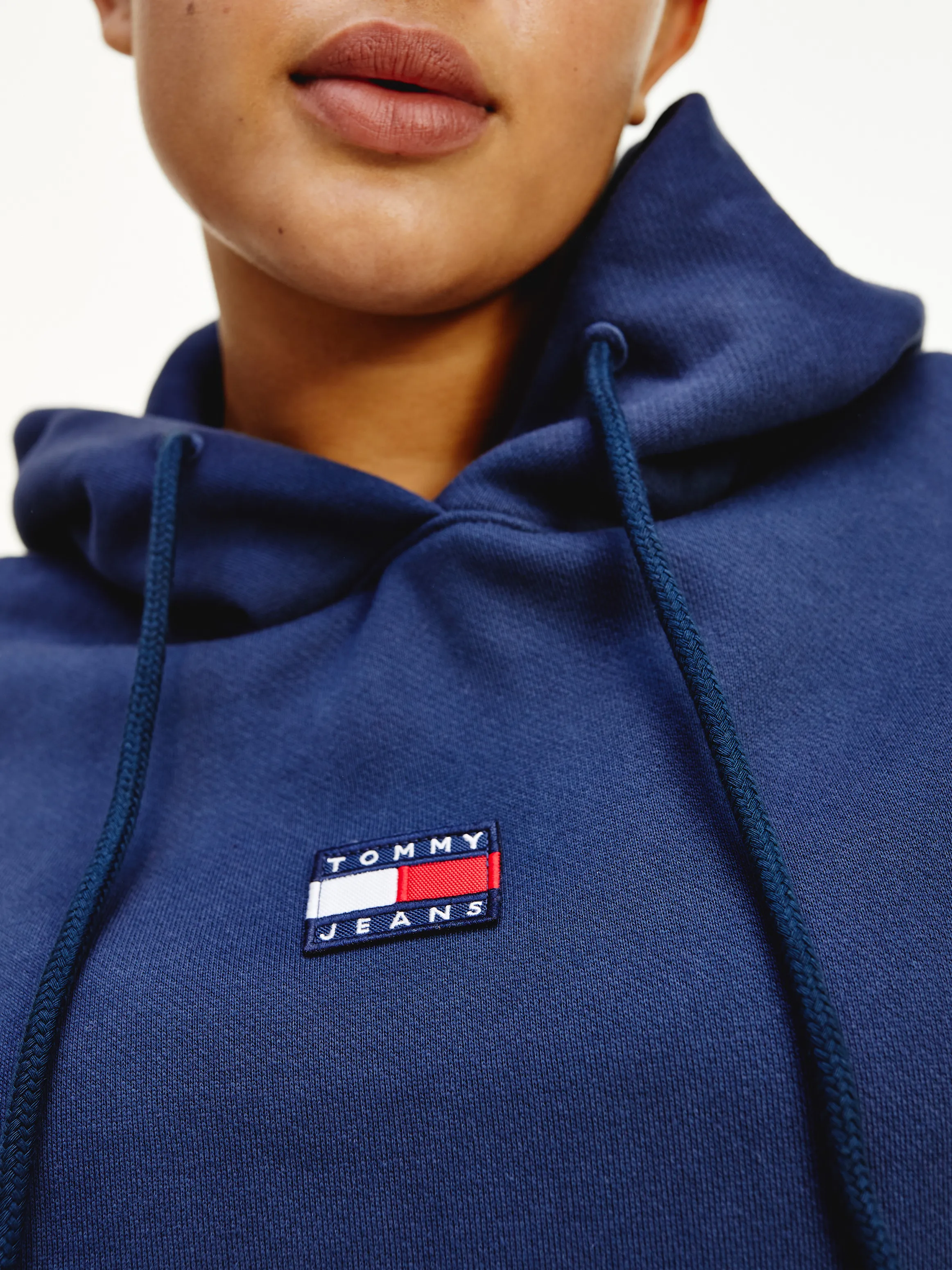 Curve Tommy Badge Hoodie | Hoodies | Tommy Hilfiger