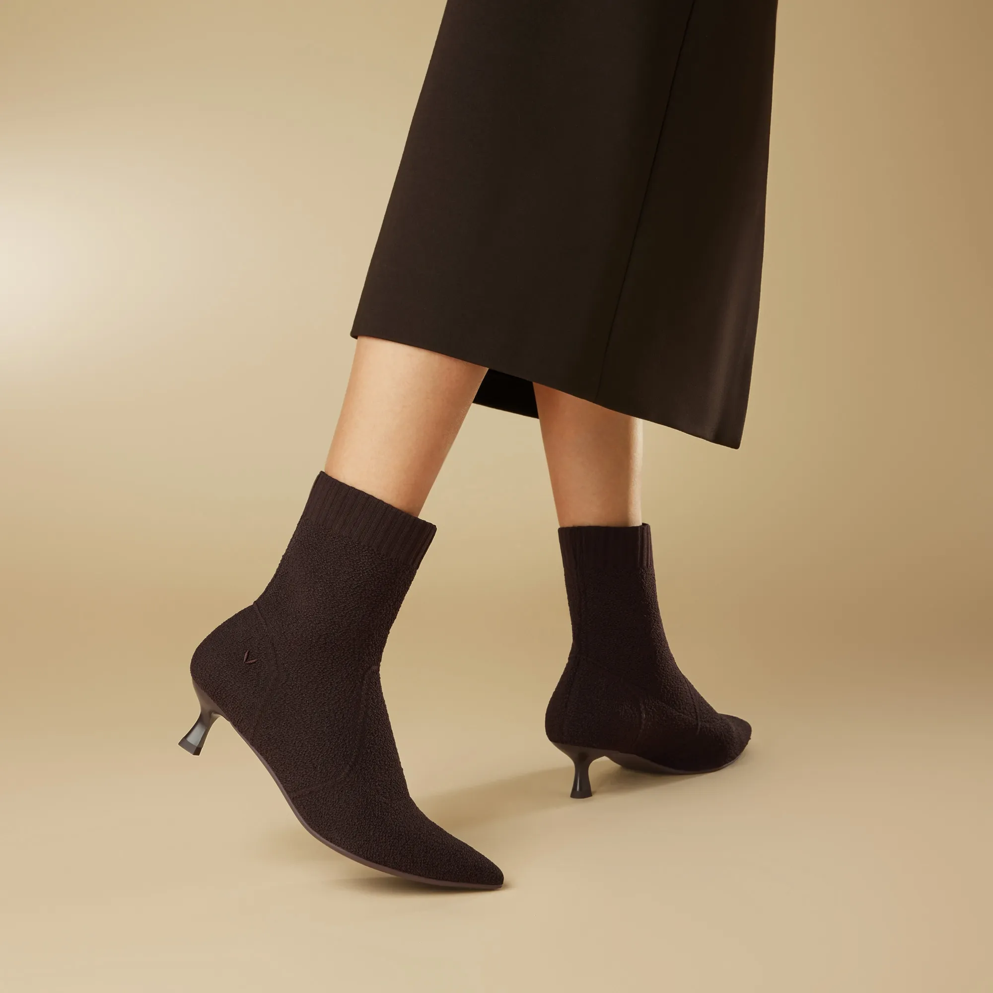   Pointed-Toe Boots (Sophia)