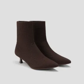   Pointed-Toe Boots (Sophia)