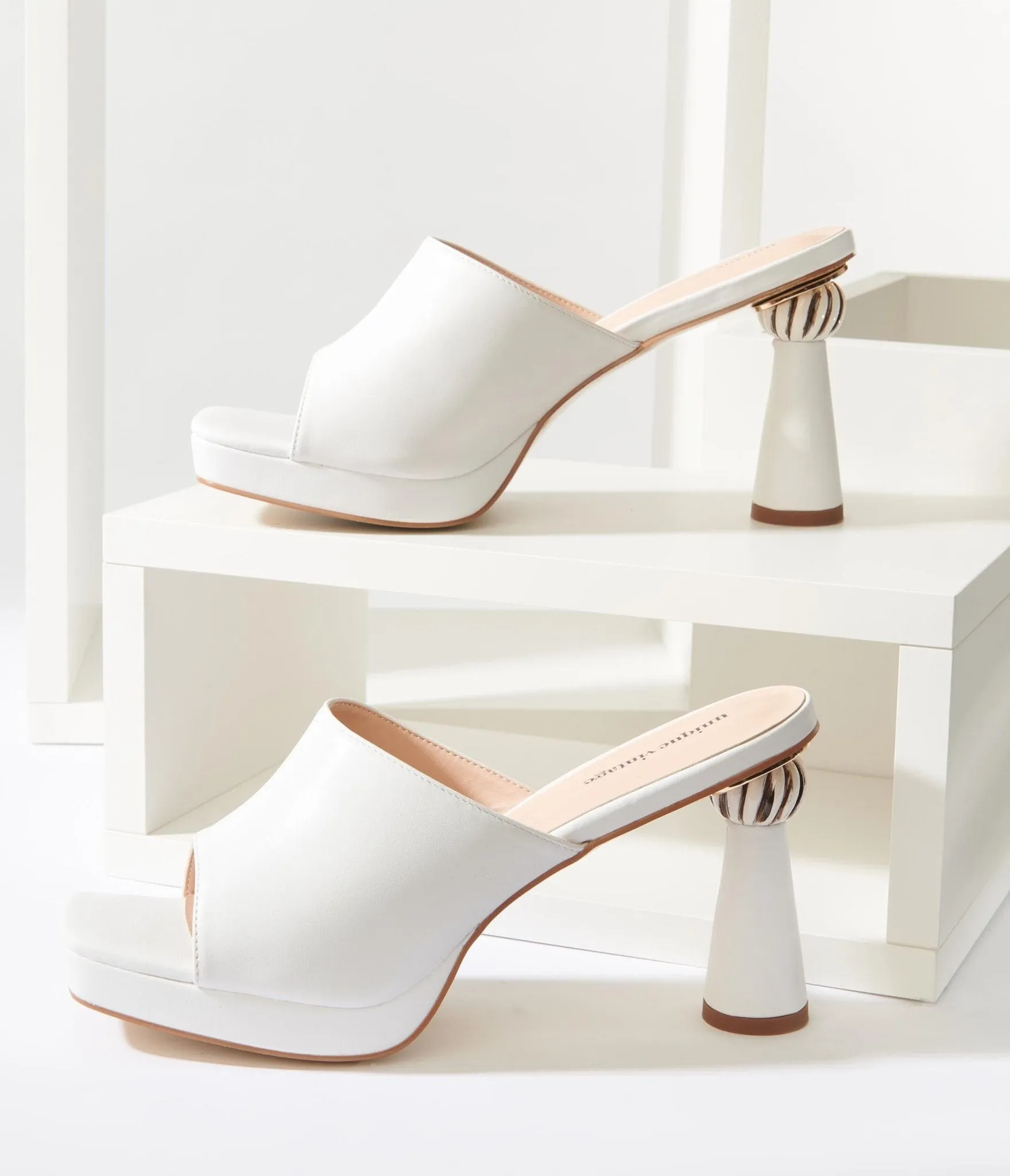 Unique Vintage White Leatherette Spiral Ball Mule Heels